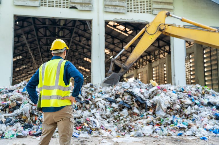 A,Recycling,Industry,Engineer,Monitoring,Real-time,Metrics,On,A,Laptop